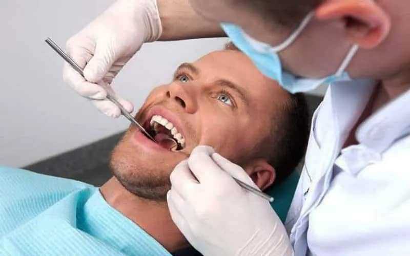 6 راه جلوگیری از خونریزی بعد از کشیدن دندان